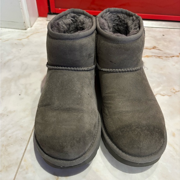 Grey Uggs - Picture 1 of 6